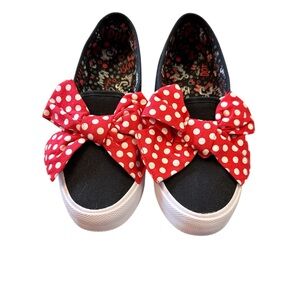 DISNEY MINNIE MOUSE All About The Dot Bow Tennis Shoes Size 6